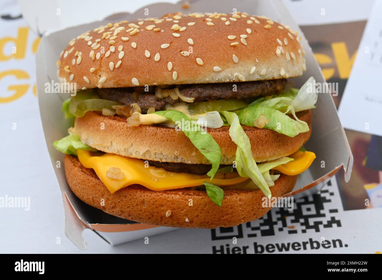 Der Big Mac, in Deutschland früher auch als Big Mäc bezeichnet, ist ...