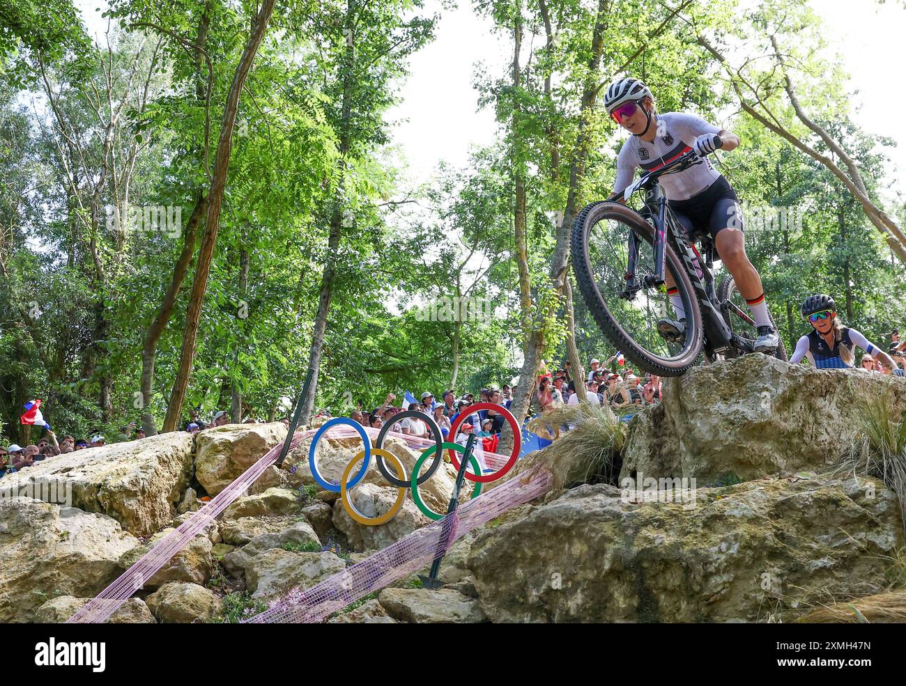 28 July 2024, France, Saint-Quentin-En-Yvelines: Olympia, Paris 2024, mountain  bike, cross-country, women, Nina Benz from Germany on the track. Photo: Jan  Woitas/dpa Stock Photo - Alamy