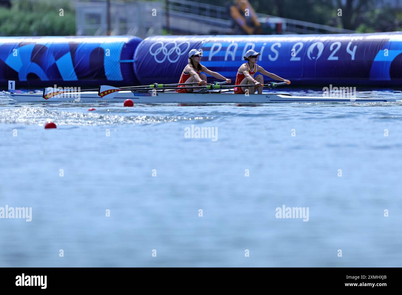 (240728) -- VAIRES-SUR-MARNE, July 28, 2024 (Xinhua) -- Zou Jiaqi (L ...