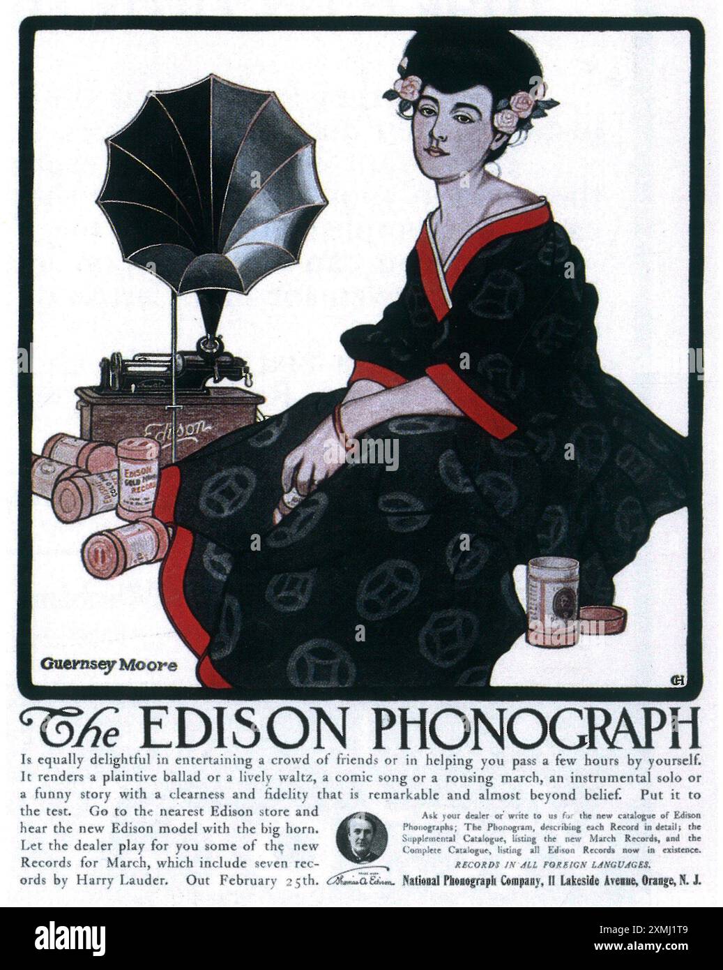 1908 Edison phonograph ad - A Japanese Geisha listening to music played on a record player Stock Photo
