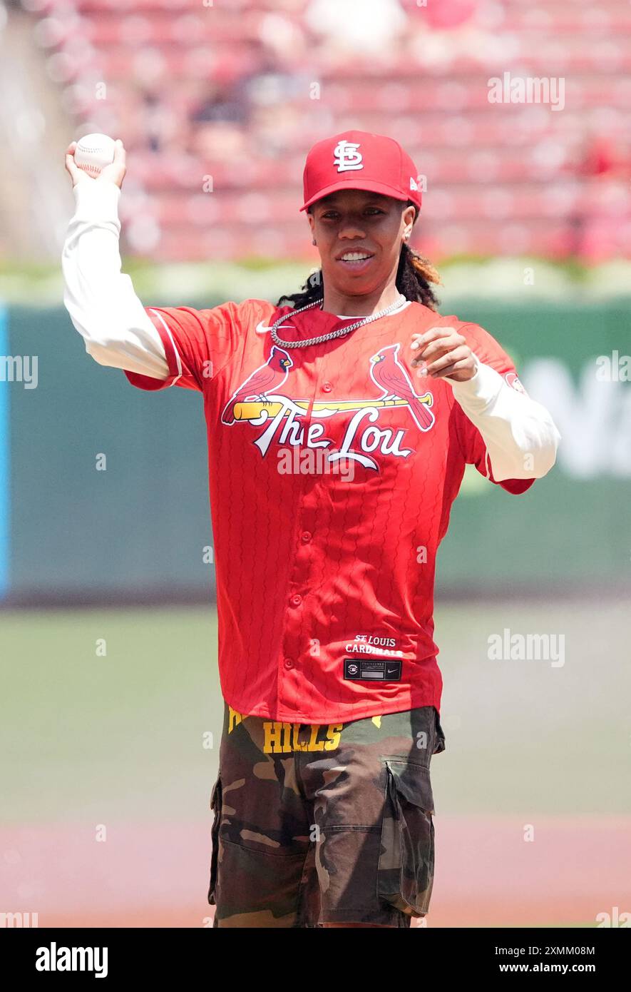 St. Louis, United States. 28th July, 2024. WNBA Phoenix Mercury's guard Sug Sutton throws a ceremonial first pitch before the Washington Nationals-St. Louis Cardinals baseball game at Busch Stadium in St. Louis on Sunday, July 28, 2024. Photo by Bill Greenblatt/UPI Credit: UPI/Alamy Live News Stock Photo