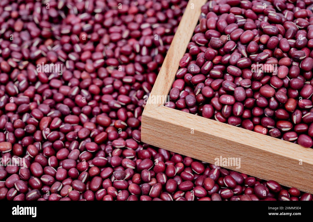 Adzuki beans background and texture, close up Stock Photo - Alamy
