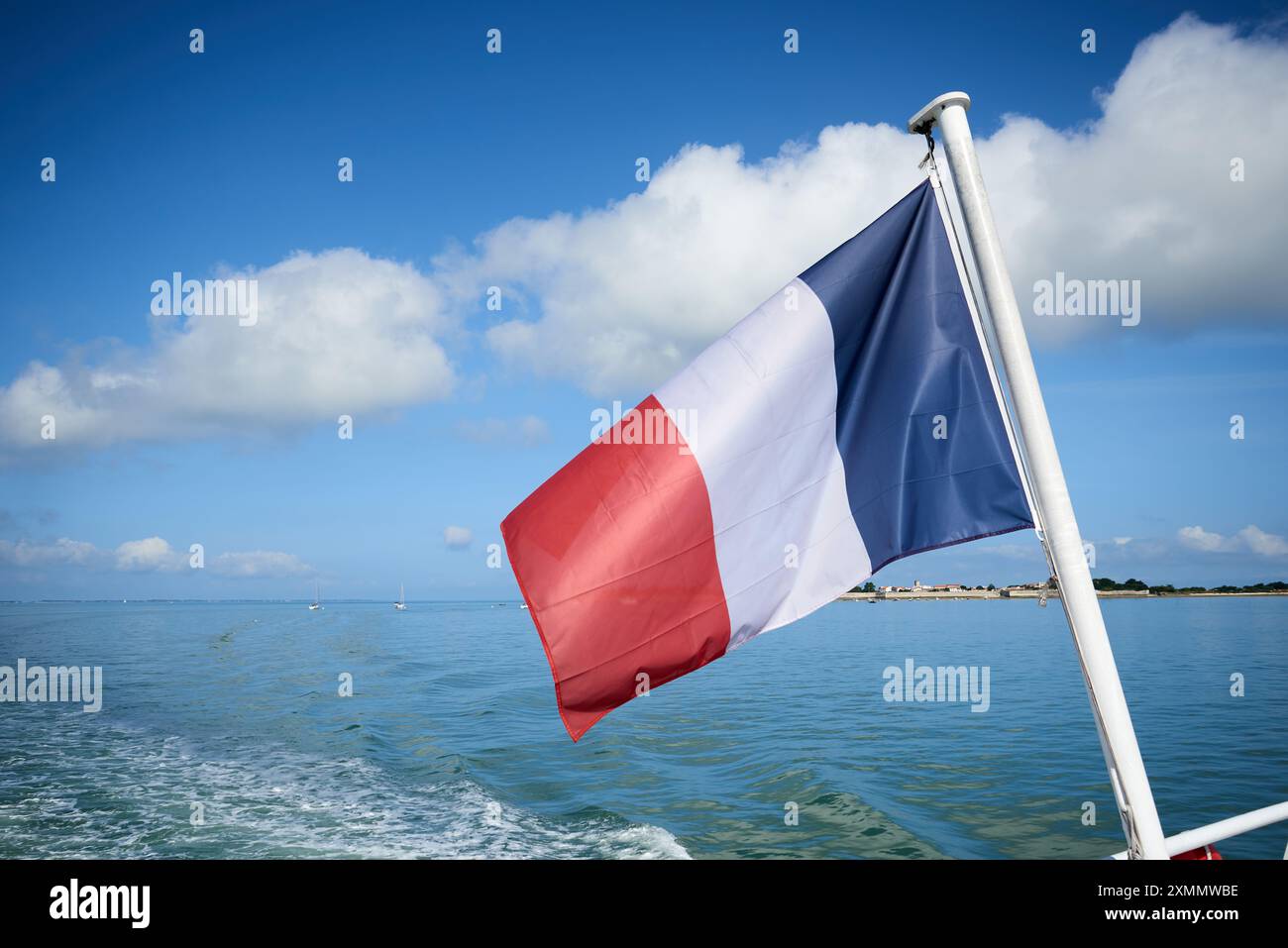 French flag boat hi-res stock photography and images - Alamy