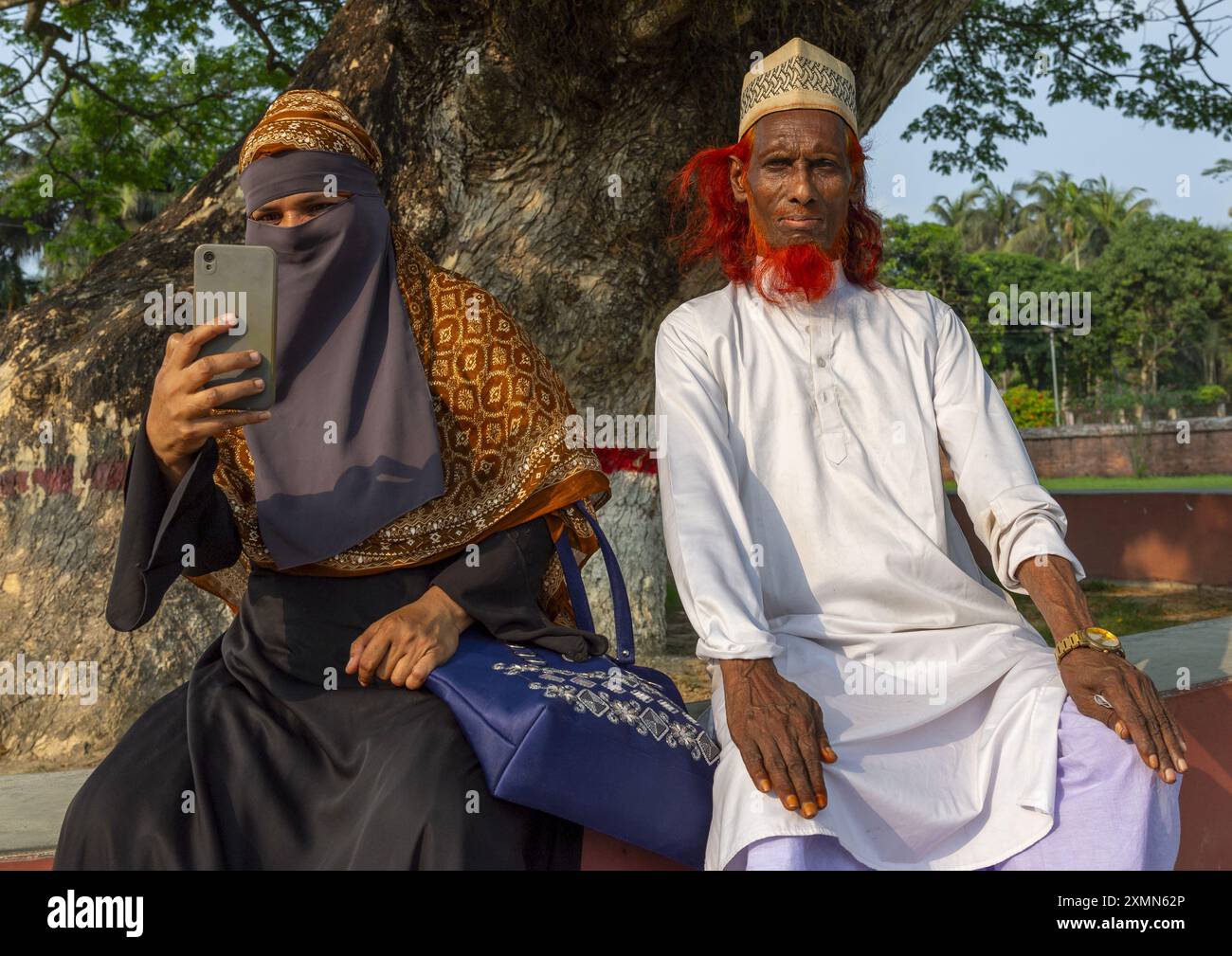 Portrait of a bangladeshi muslim couple, Khulna Division, Bagerhat, Bangladesh Stock Photo