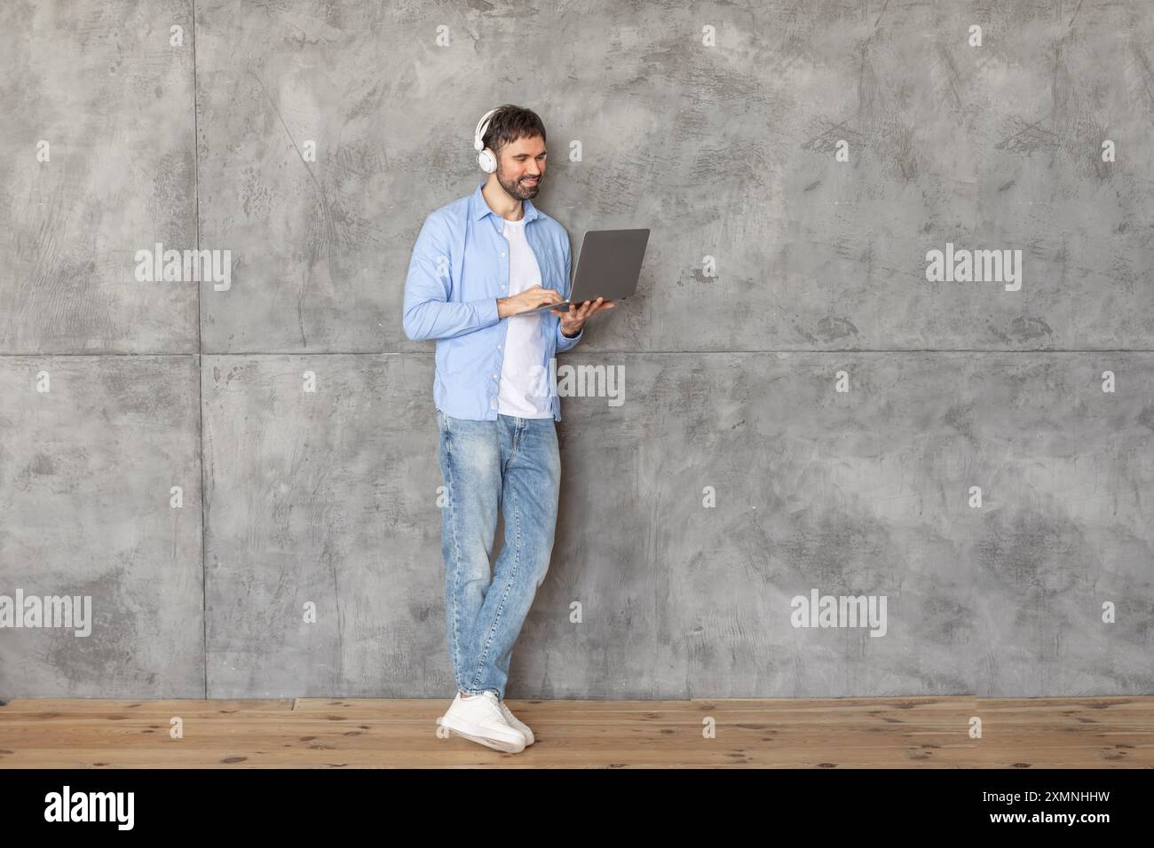 In front of concrete wall hi-res stock photography and images - Alamy