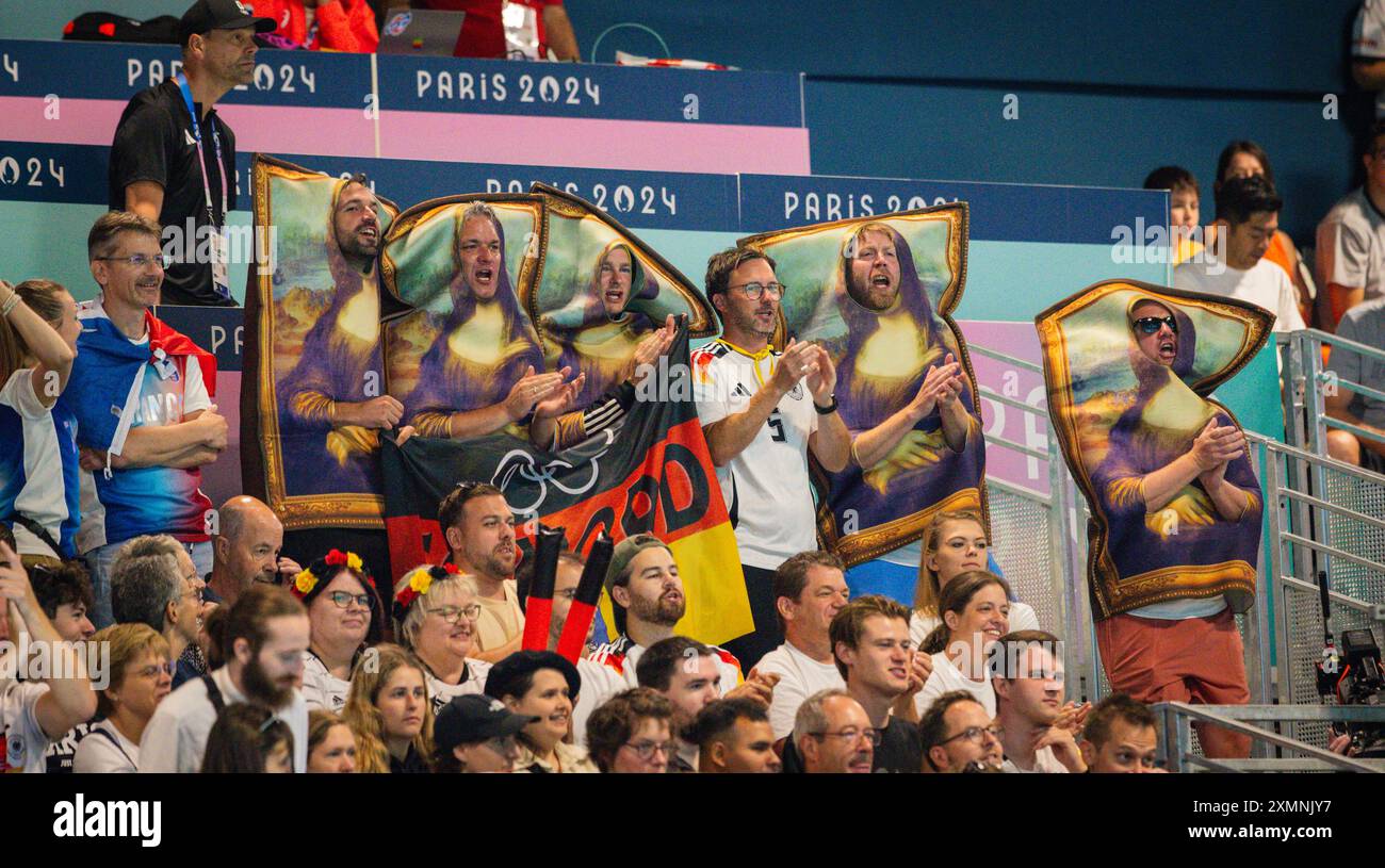 Paris, France. 29th Jul 2024.  German fans go as Mona Lisa Paris 2024 Olympic Games Handball Japan vs Germany  Japan vs Deutschland Olympische Spiele 29.07.2024   Credit: Moritz Muller/Alamy Live News Stock Photo