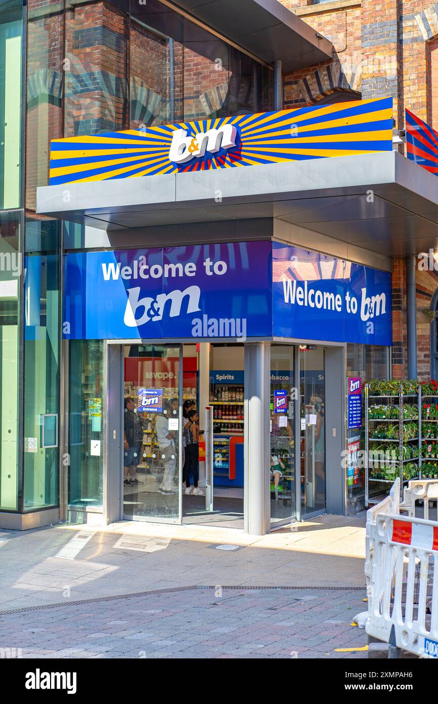 kidderminster vape shop Uk store shop entrance hi-res stock photography and images
