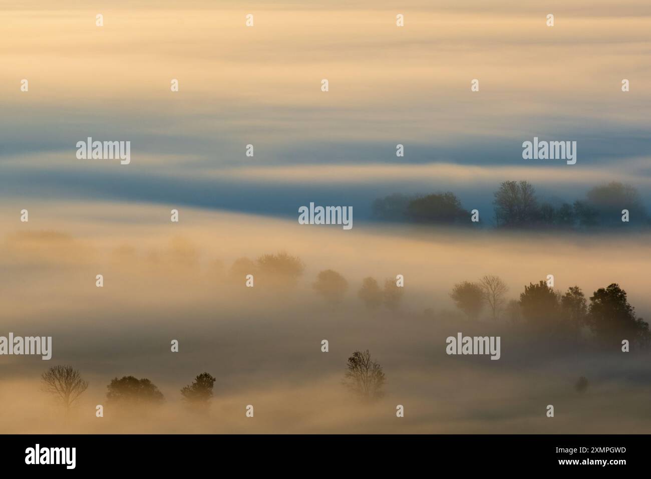 Fog over scenery hi-res stock photography and images - Alamy