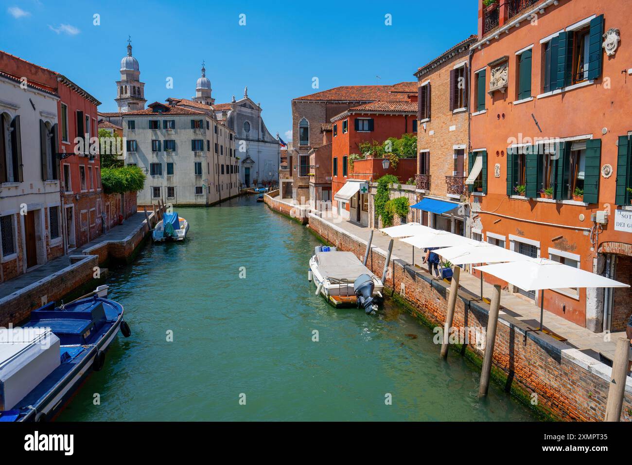Venice waterway iconic church hi-res stock photography and images - Alamy