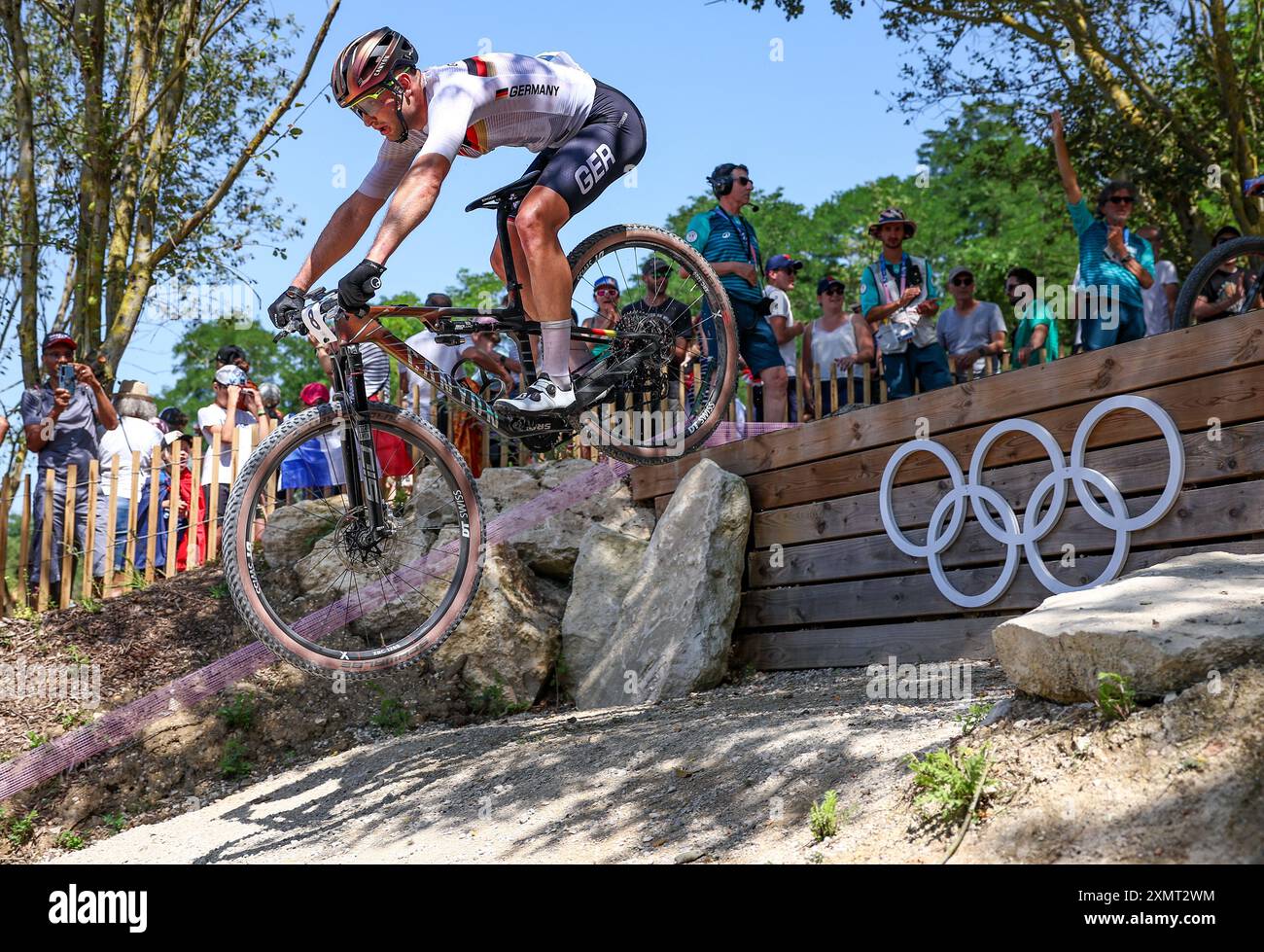 Paris, France. 29th July, 2024. Olympia, Paris 2024, mountain bike,  cross-country, men, Luca Schwarzbauer from Germany in action. Credit: Jan  Woitas/dpa/Alamy Live News Stock Photo - Alamy