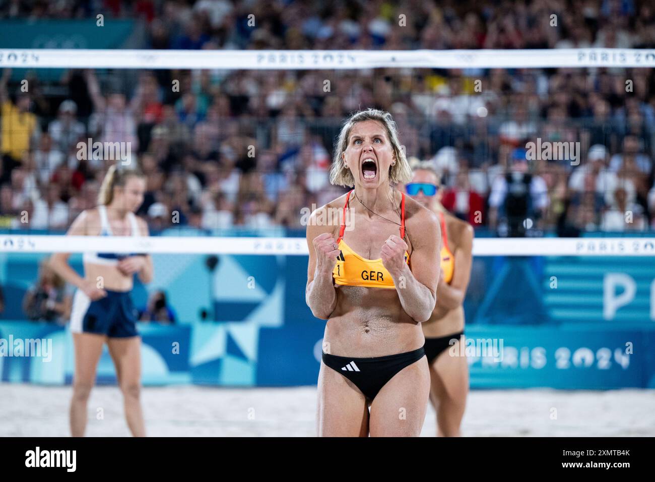 LUDWIG Laura (Deutschland) jubelt, PLACETTE Lezana, RICHARD Alexia (Frankreich) vs LUDWIG Laura, LIPPMANN Louisa (Deutschland), FRA, Olympische Spiele Paris 2024, Beachvolleyball, Frauen Preliminary Round Pool F, 29.07.2024  Foto: Eibner-Pressefoto/Michael Memmler Stock Photo