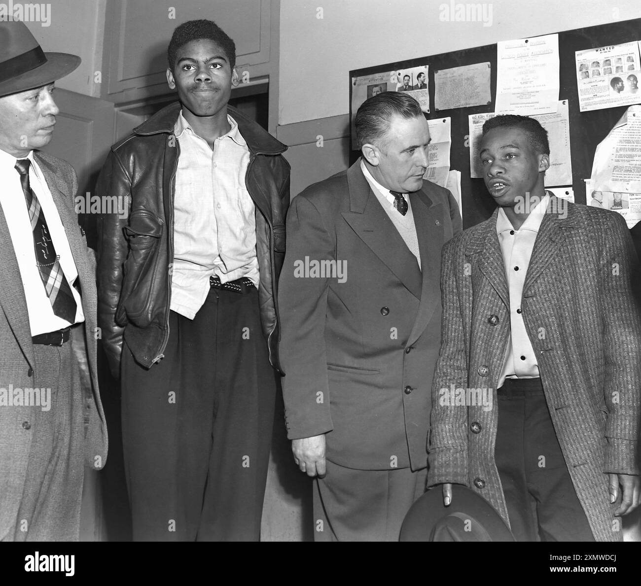 Chicago police officers are shown with two eighteen year old suspects in the murder of a fellow police officer in 1956. Stock Photo