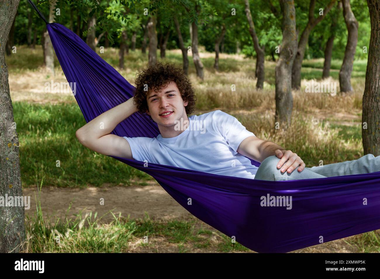 Man lying in hammock hi res stock photography and images Page 22 Alamy
