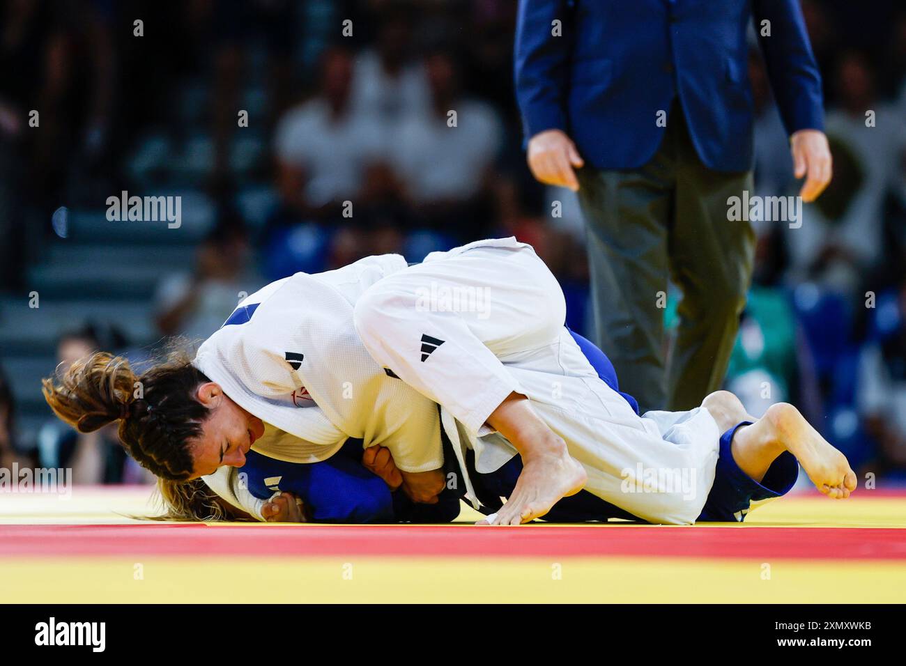Jisu Kim of Republic of Korea and Barbara Timo of Portugal compete in ...