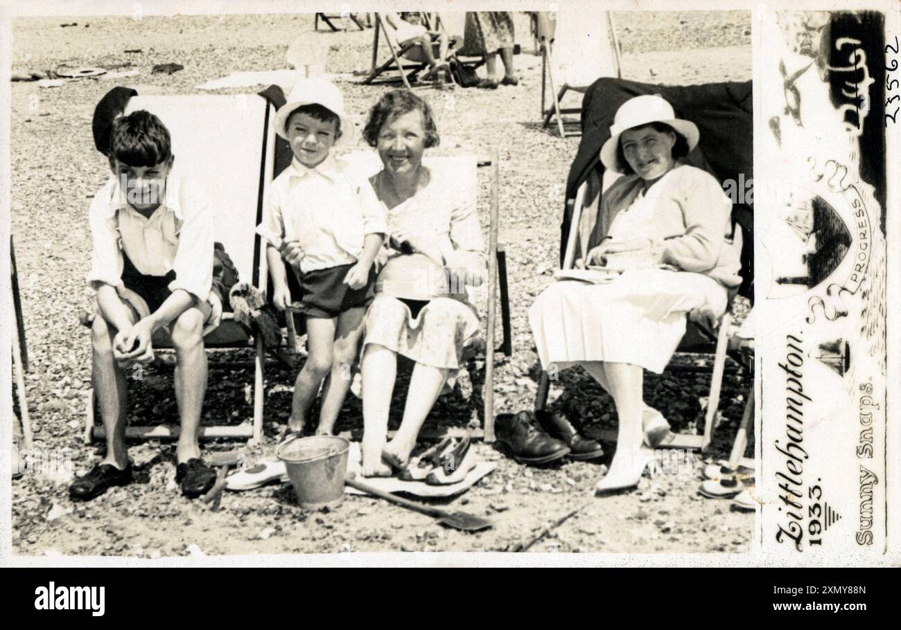 Family on beach england hi-res stock photography and images - Alamy