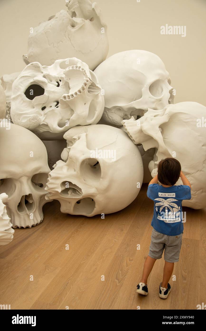 Mueck hi-res stock photography and images - Alamy Mueck hi-res stock photography and images - Alamy
