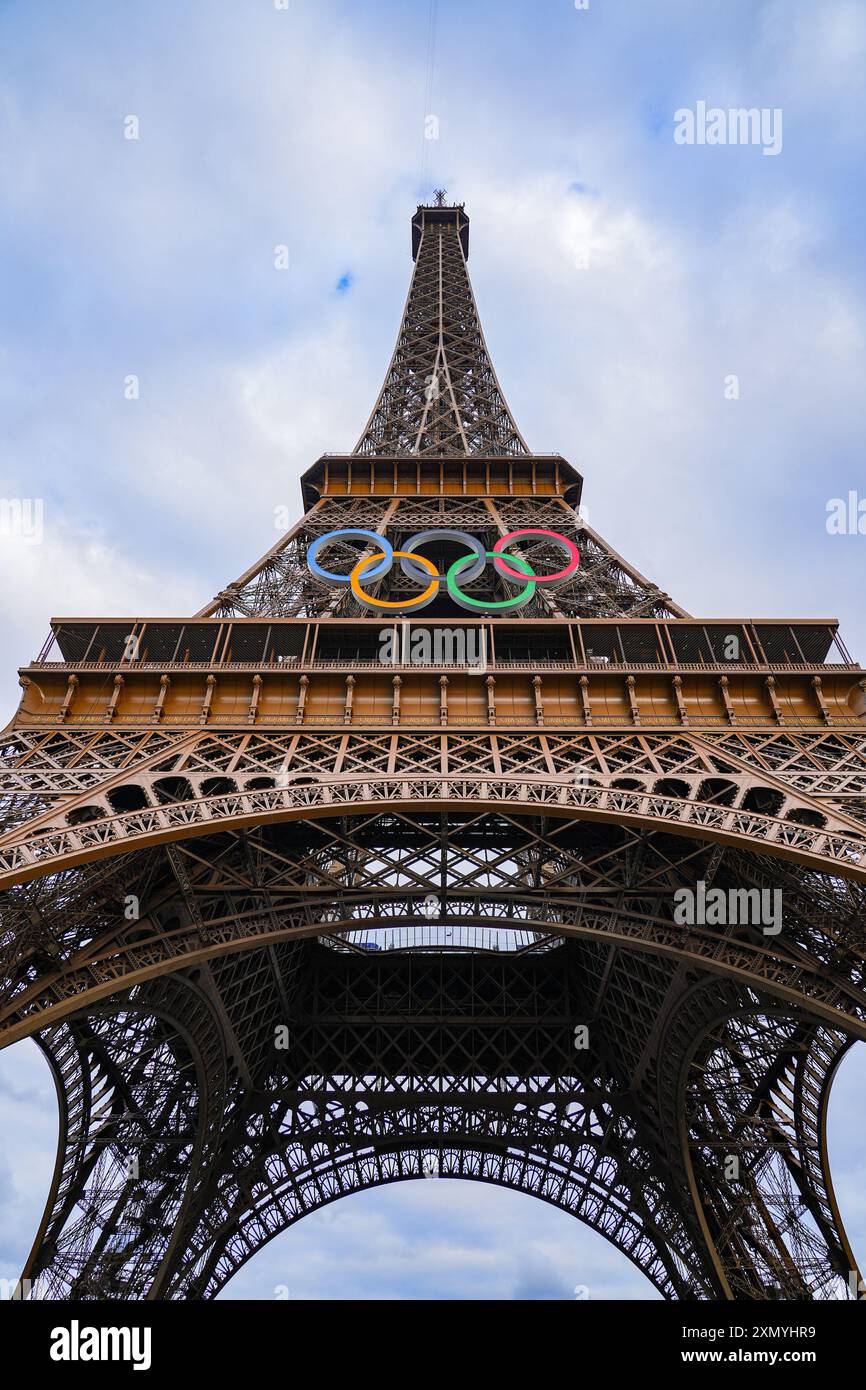 Giant LED Olympic rings on the Eiffel Tower for the Paris 2024 summer