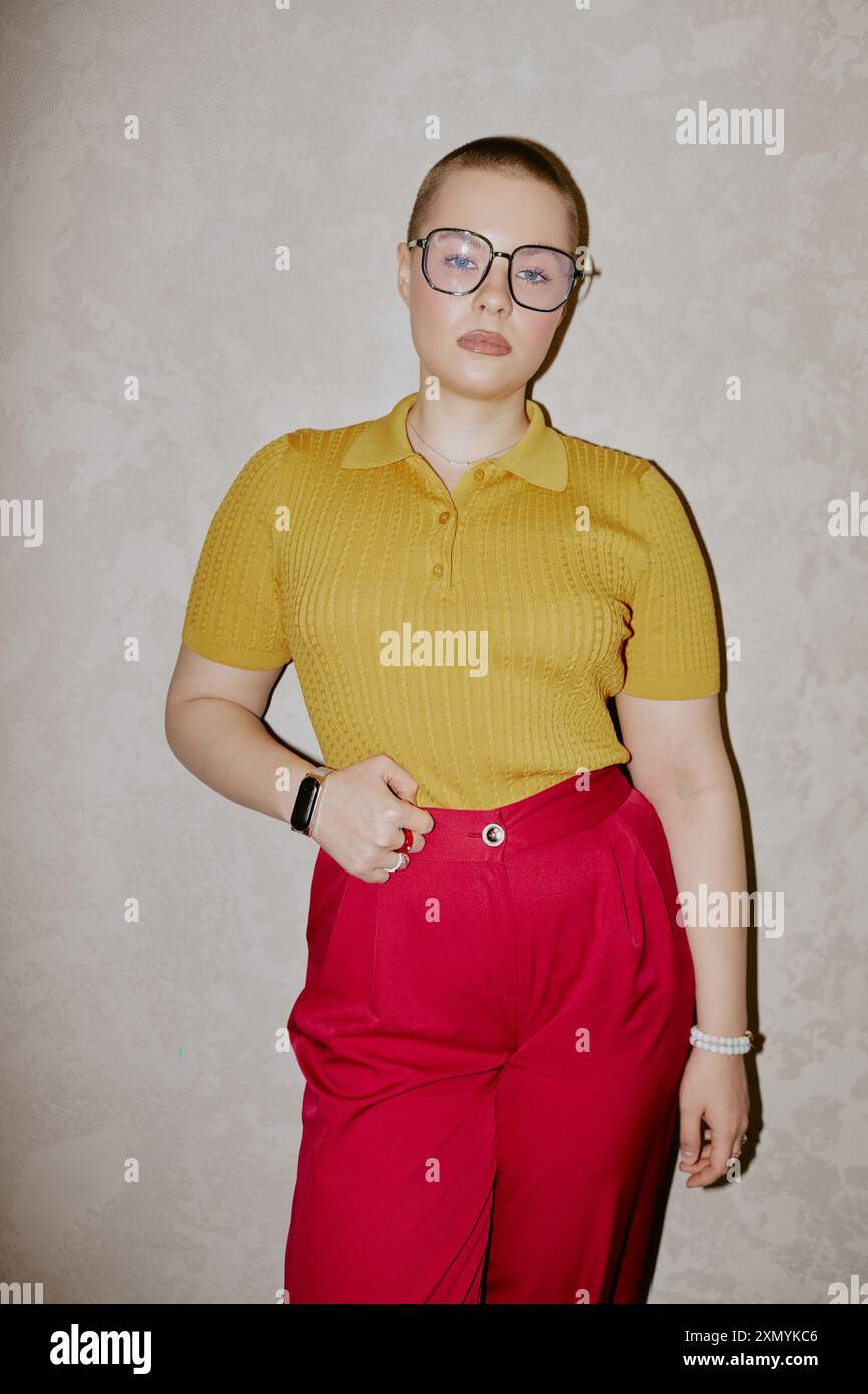 Woman wearing yellow top hi-res stock photography and images - Alamy