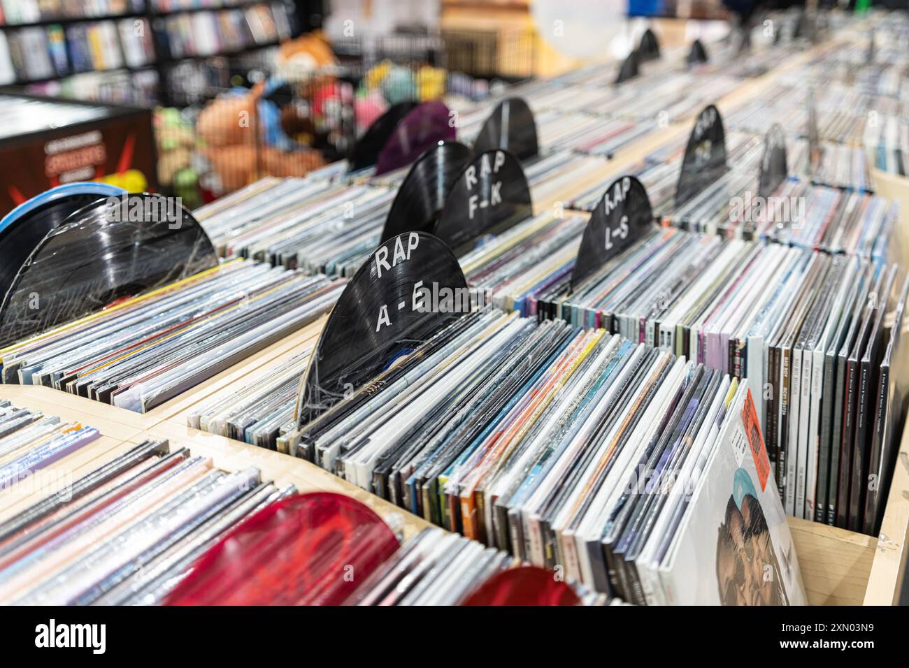 Vinyl disc records hi-res stock photography and images - Alamy