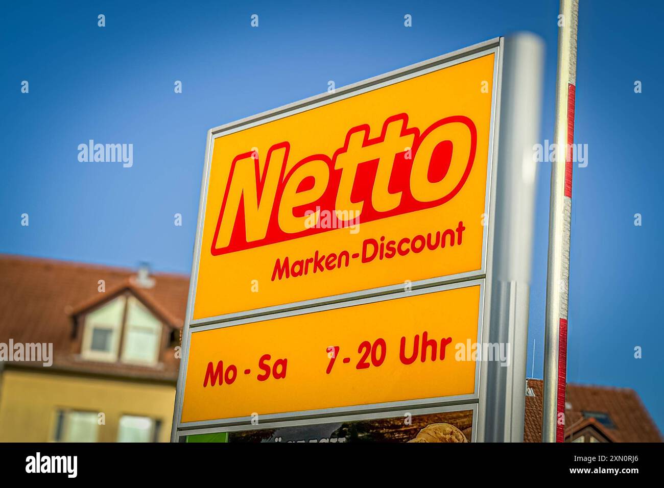 Wald straße autos hi-res stock photography and images - Alamy