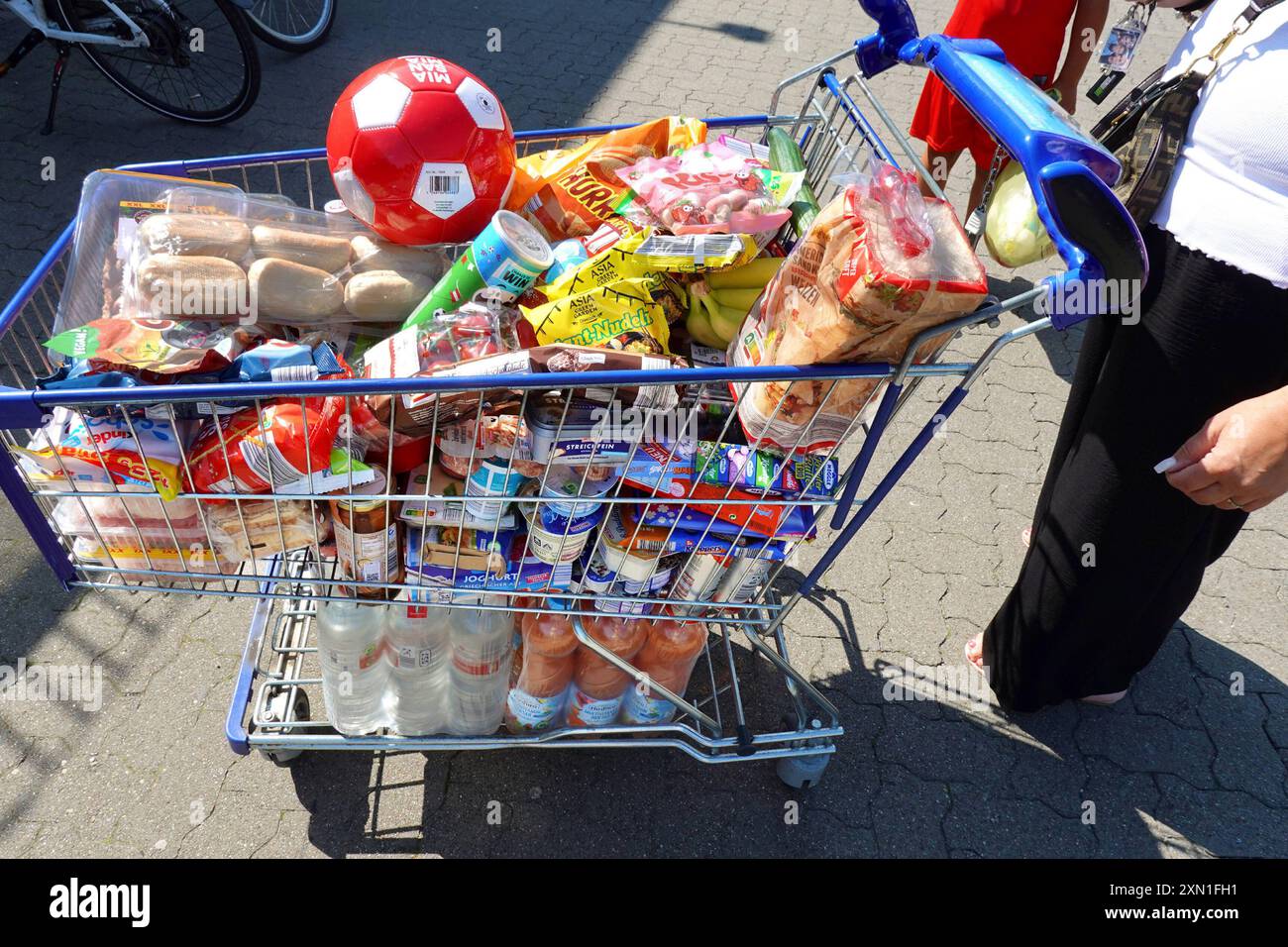 Voller Einkaufswagen hier bei ALDI Nord in Hannover gesehen m 30.07.