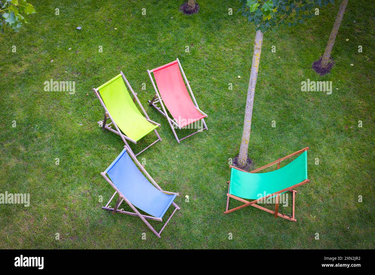 Chairs on the lawn hi-res stock photography and images - Alamy