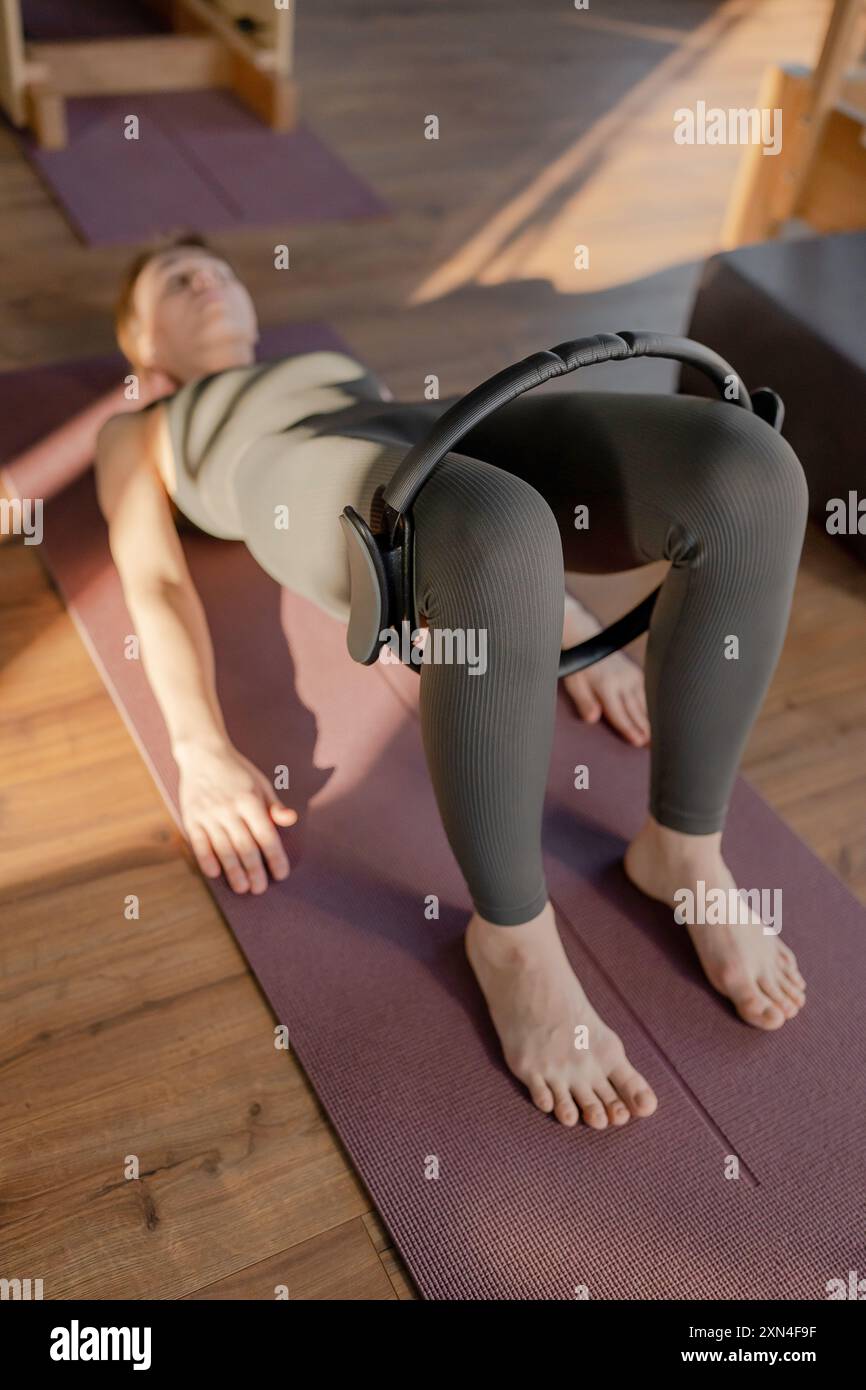 Hip circle glute bridge hotsell