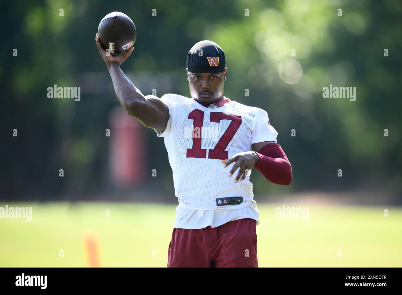 Washington Commanders wide receiver Terry McLaurin (17) works out ...