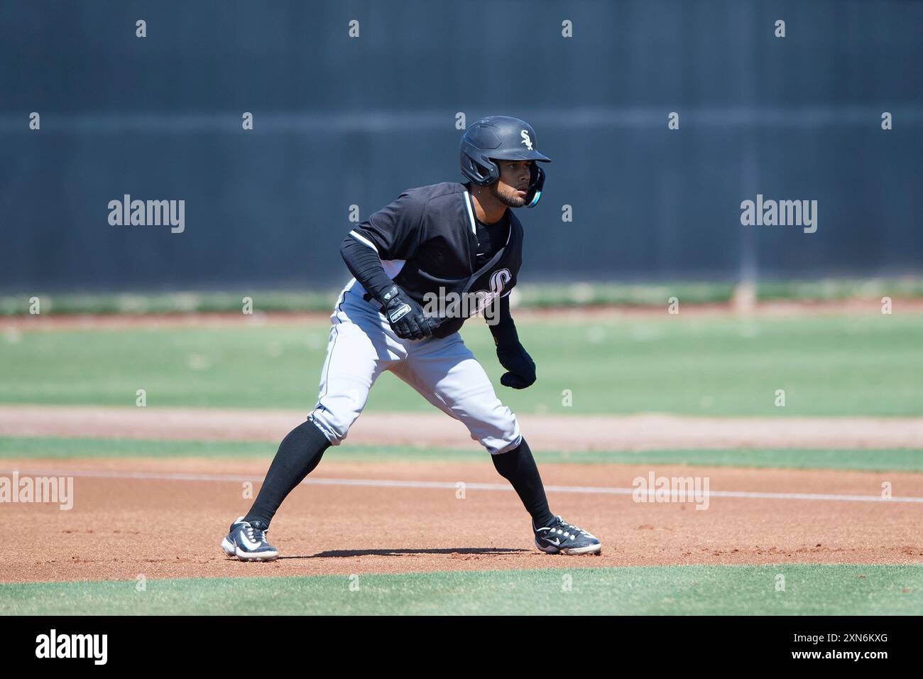 Javier Mogollon (6) of the Chicago White Sox leads off first base