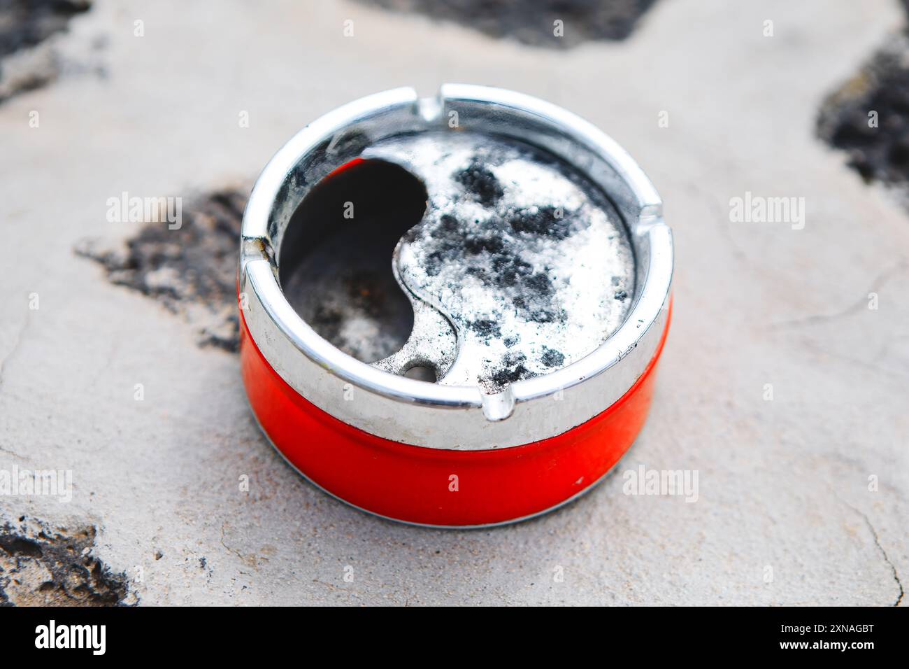 Cigarette holder hi-res stock photography and images