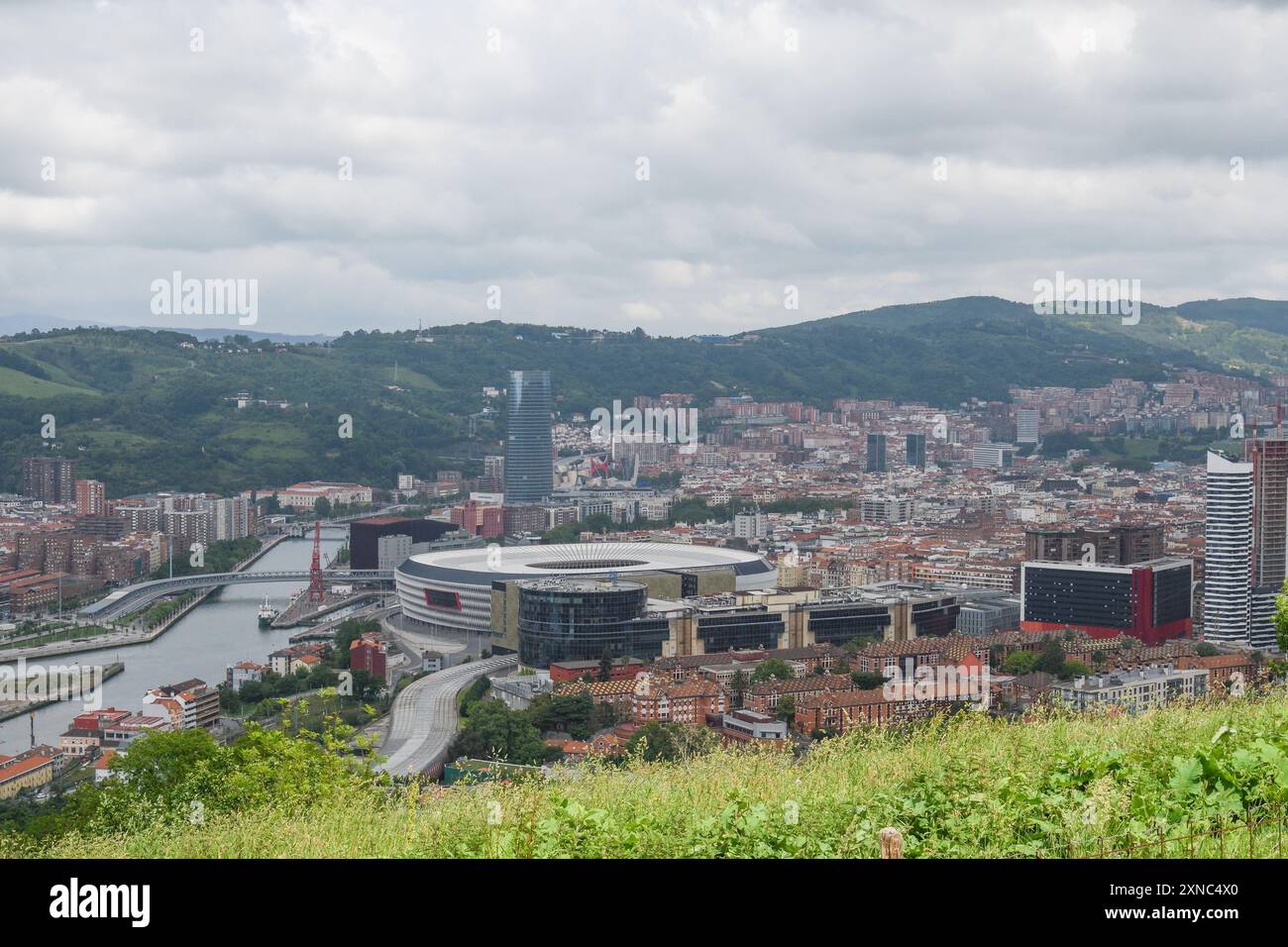Panoramic view of the city of Bilbao Stock Photo - Alamy