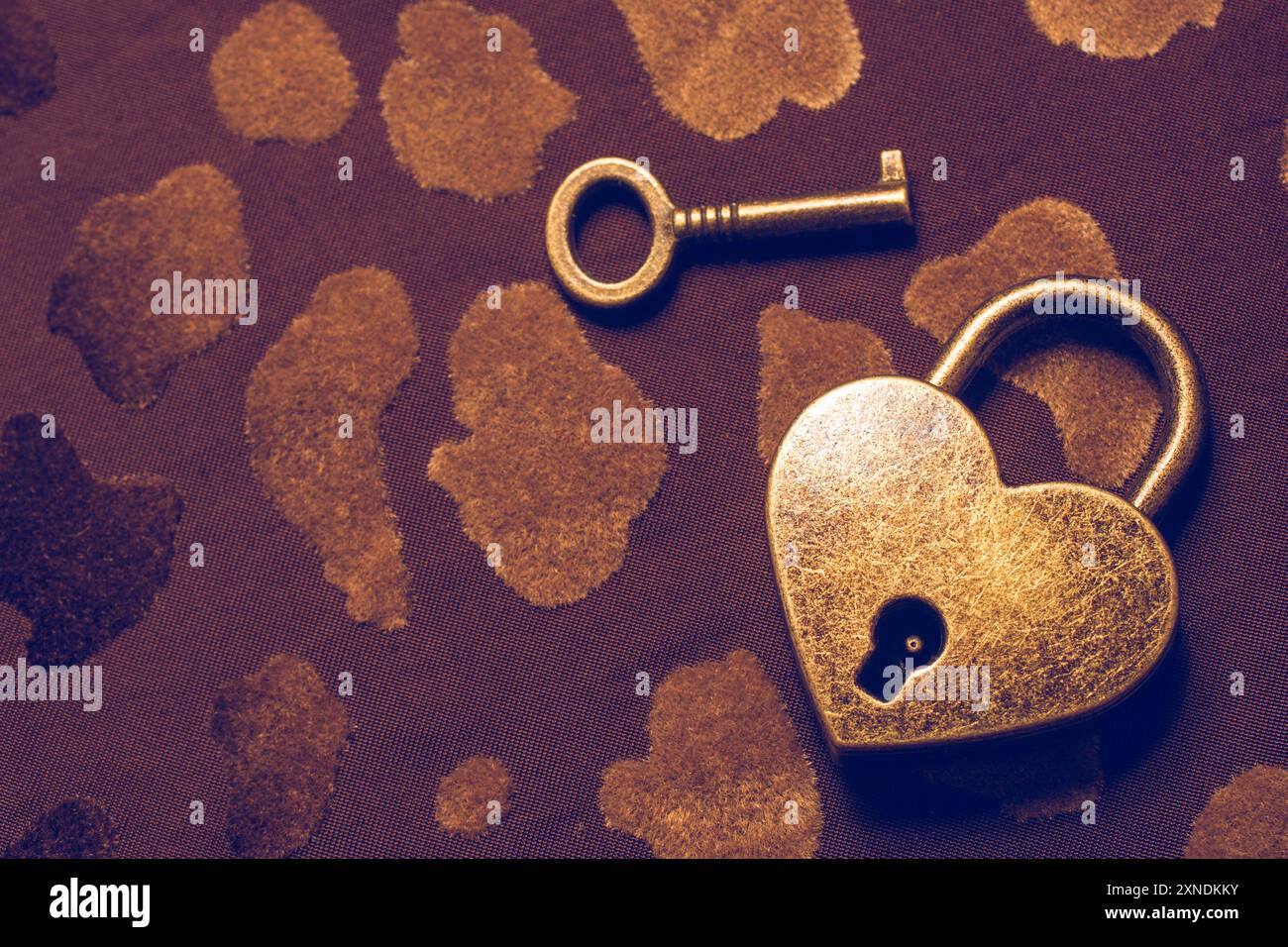 Heart shaped lock and key on an abstract background Stock Photo - Alamy