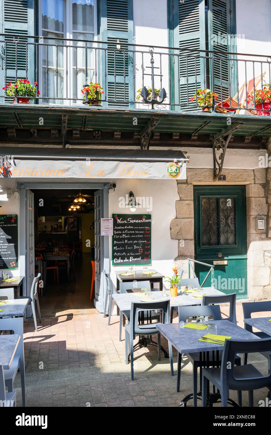 France, Nouvelle-Aquitaine Region, Saint-Jean-de-Luz, Traditional Restaurant 'La Diva' on Rue de la Republique with Al Fresco Dining Stock Photo