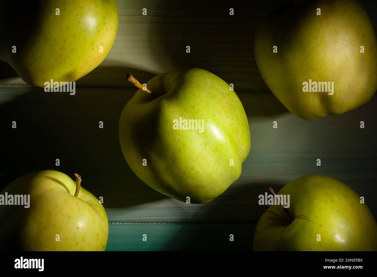 Side view apple hi-res stock photography and images - Alamy