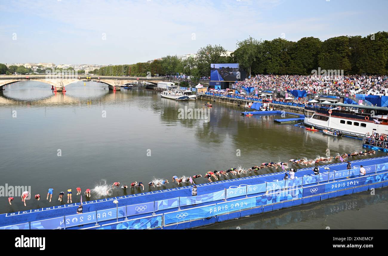 Olympic swimmers at the seine hi-res stock photography and images - Alamy