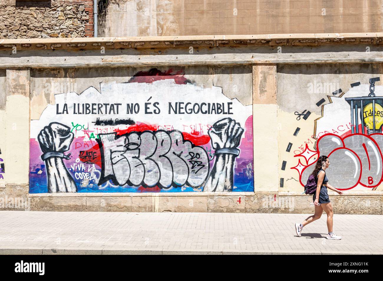 Graffiti barcelona spain hi-res stock photography and images - Page 9 -  Alamy, image size:1300x956