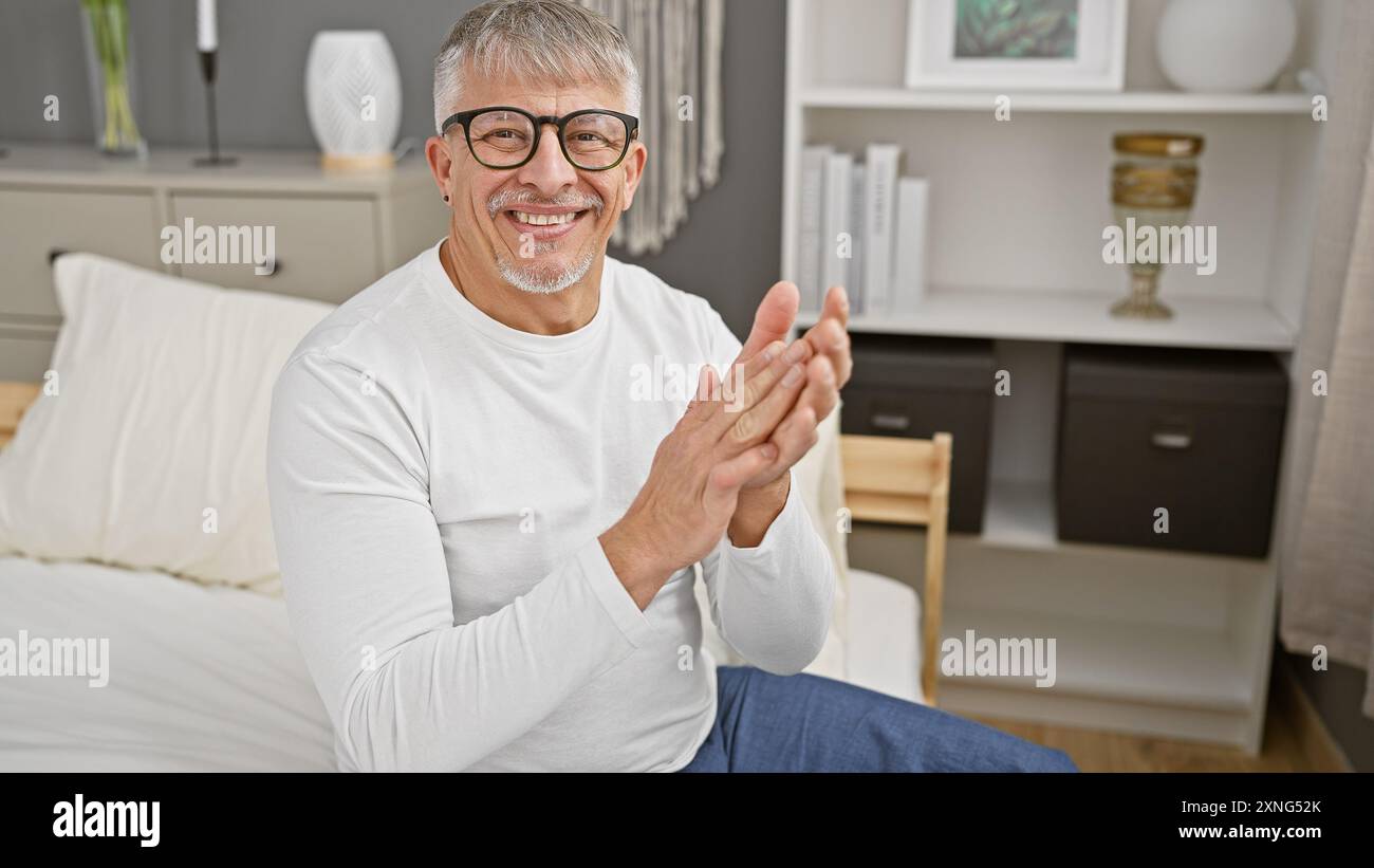 Man clapping window hi-res stock photography and images - Alamy