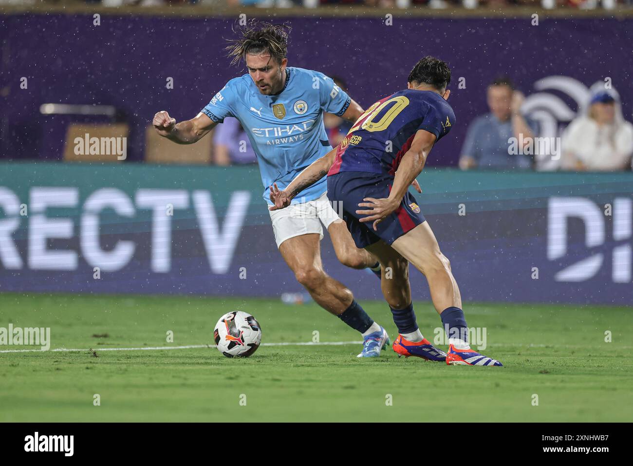 Orlando, FL:  Manchester City midfielder Jack Grealish (10) tries to dribble around Barcelona defender Héctor Fort (20) during the DIRECTV Soccer Cham Stock Photo