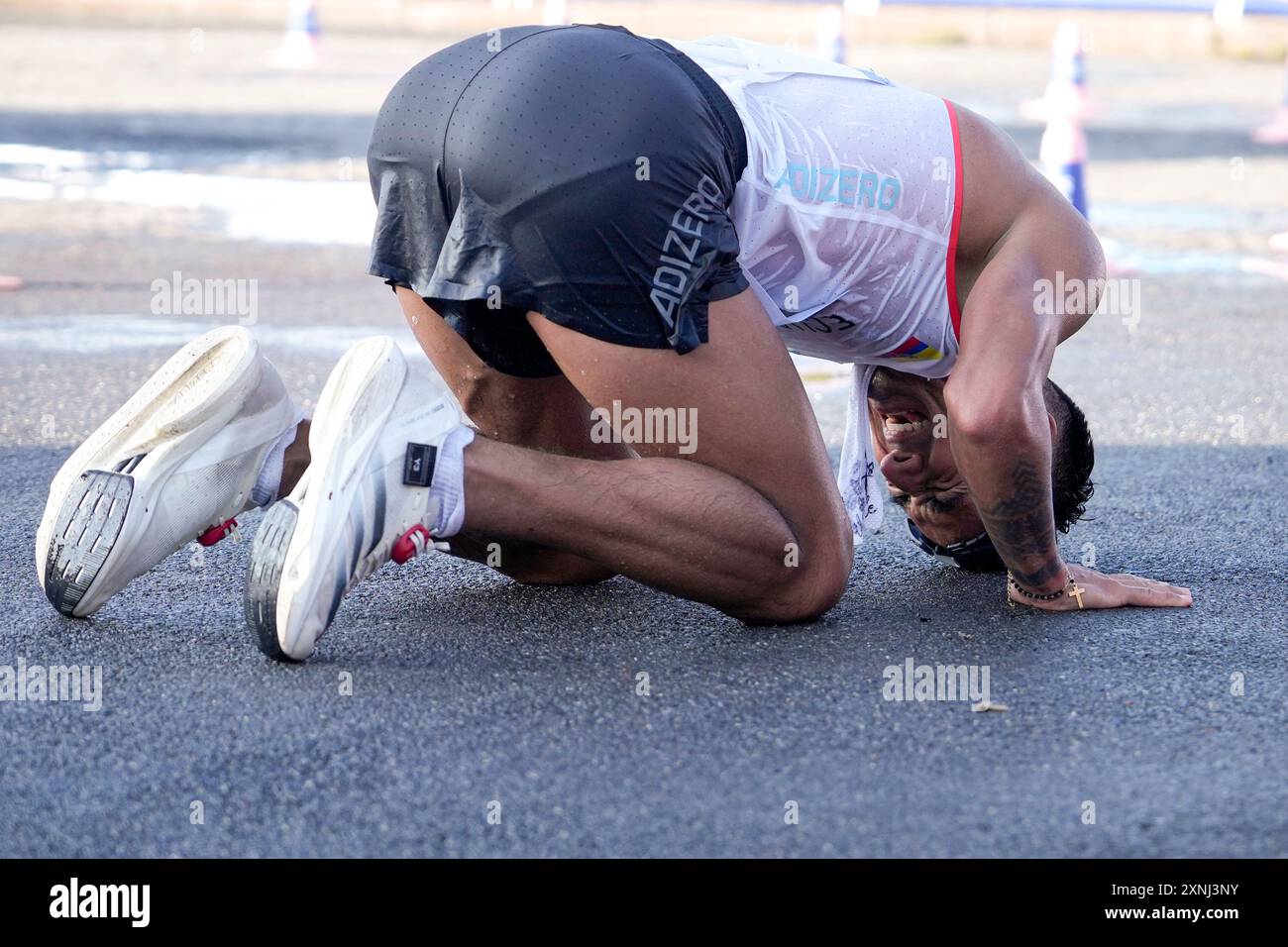Brian Daniel Pintado, of Ecuador, celebrates after winning the gold ...