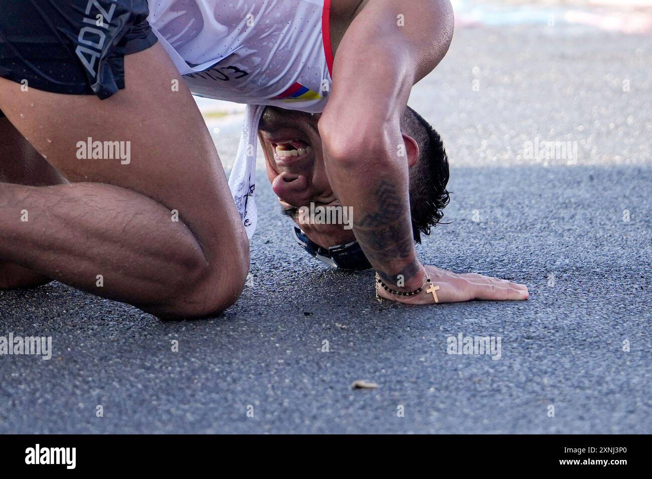 Brian Daniel Pintado, of Ecuador, celebrates after winning the gold ...