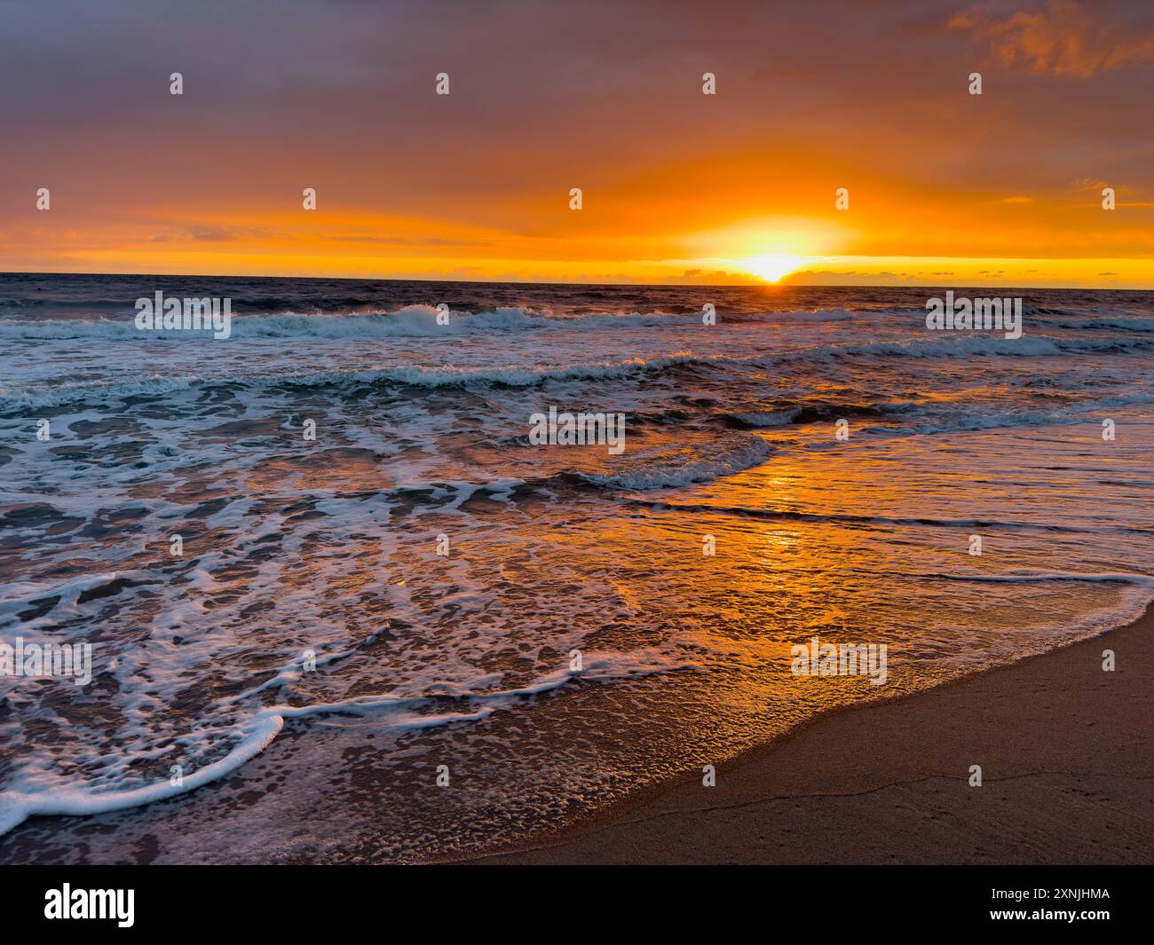 Scenic sunset over ocean waves hi-res stock photography and images - Alamy
