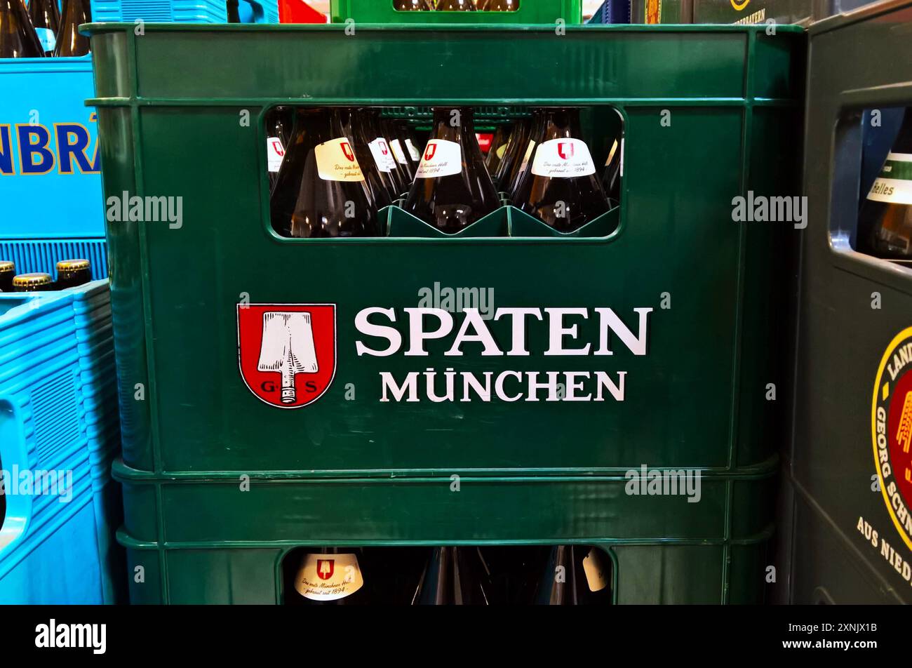 Spaten München, Bier Brauerei. Bierflaschen im Kasten *** Spaten Munich ...