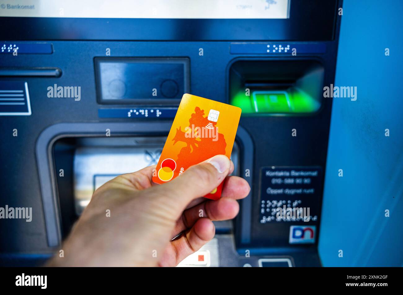 Street atm machine hi-res stock photography and images - Page 16 - Alamy