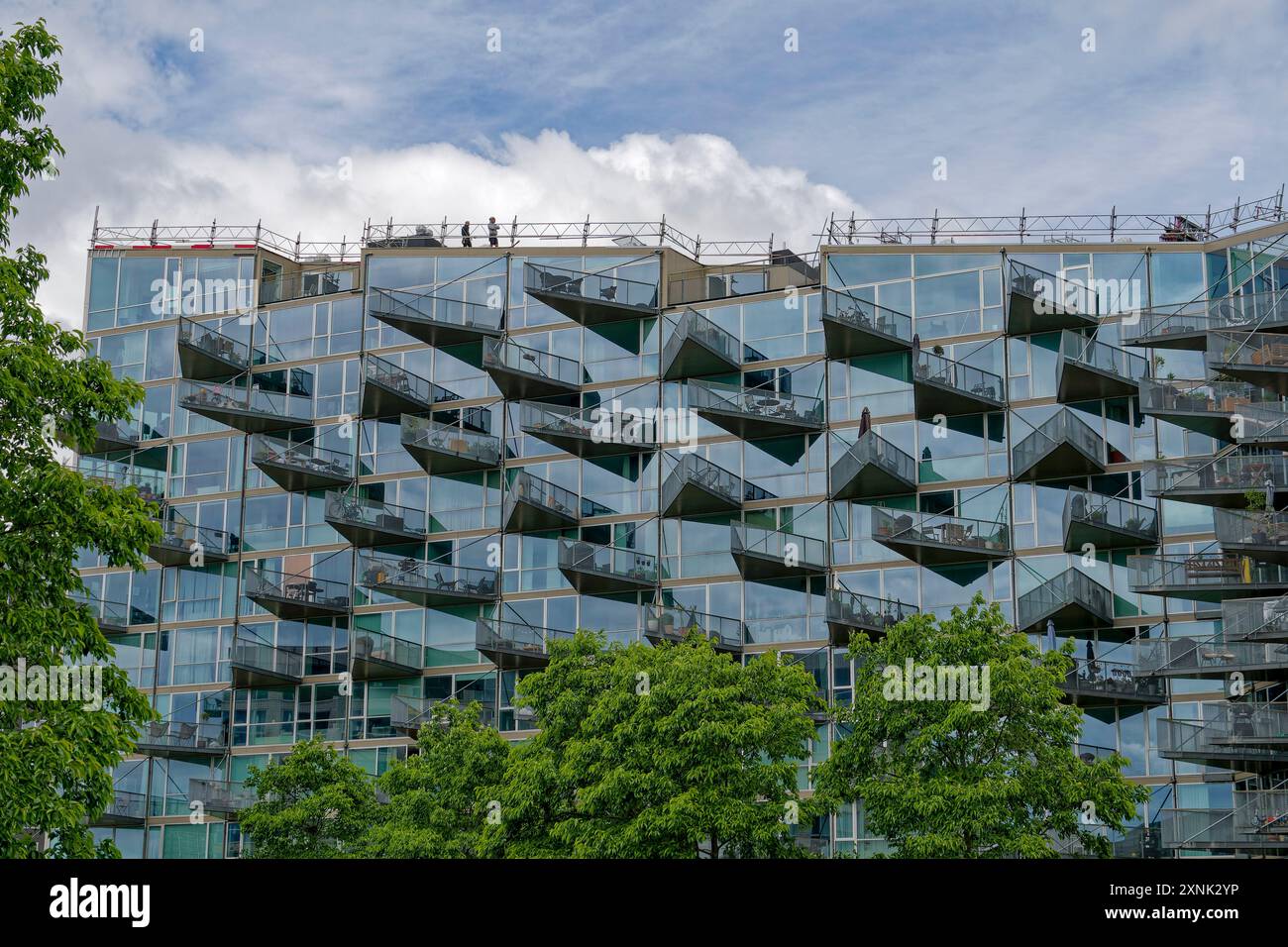 VM-House, Glasfassade, Balkone,  Amager Bakke, moderne Architektur, Stadtteil Ørestad , Kopenhagen Stock Photo