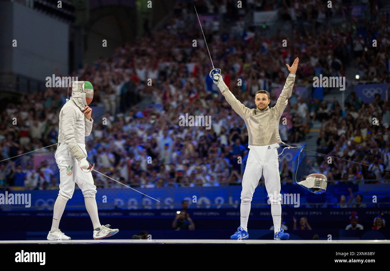 Paris, France. 31st Jul 2024.  Ali Pakdaman of Iran vs. Sebastien Patrice of France during the Paris Olympic Games 2024 Paris 2024 Olympic Games Fencing - Men's Sabre Team Bronze Medal Match  Islamic Republic of Iran vs France Olympische Spiele 31.07.2024   Credit: Moritz Muller/Alamy Live News Stock Photo