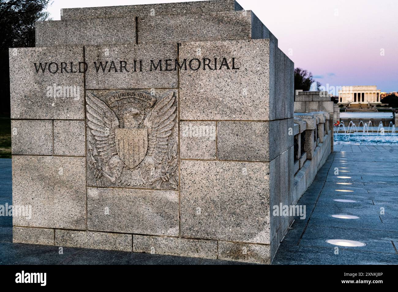 WASHINGTON DC, United States — The World War II Memorial illuminated at ...