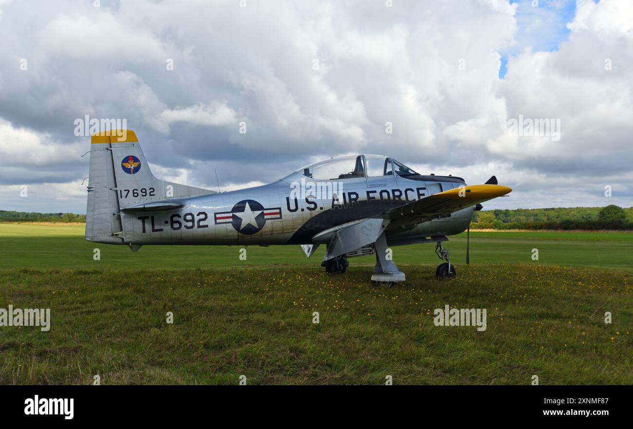 Vintage military aircraft hi-res stock photography and images - Alamy