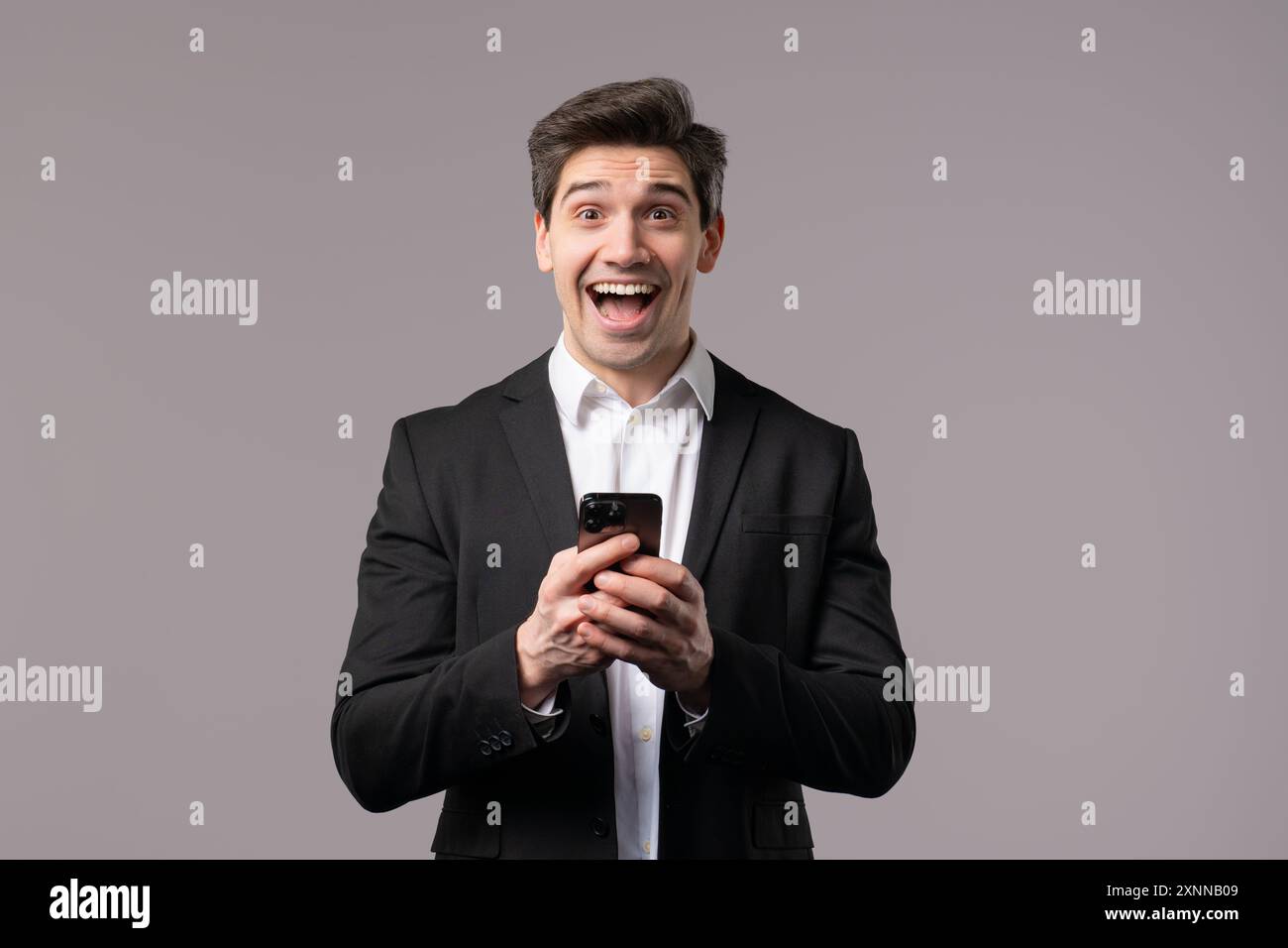 Attractive young woman receives mobile hi-res stock photography and ...