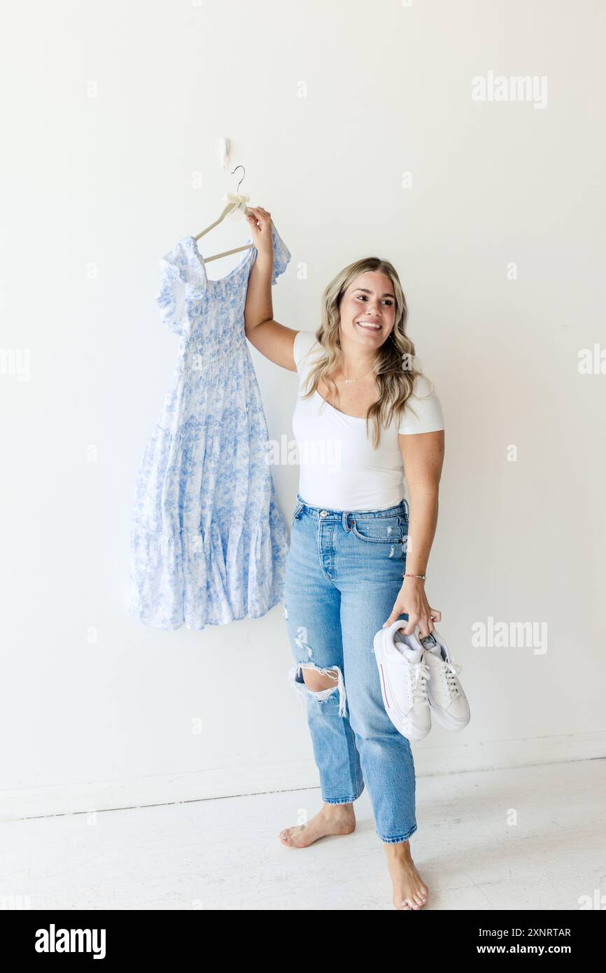 Barefoot woman jeans hi-res stock photography and images - Alamy