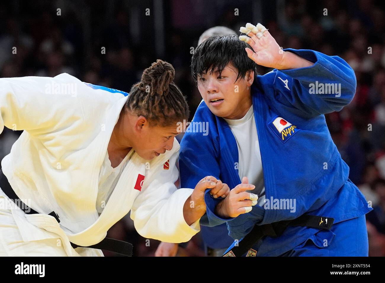 邦楽 105 ICE KOH RESPECT PARENTS 2008 Turkey's Kayra Ozdemir and Japan's Akira Sone compete during